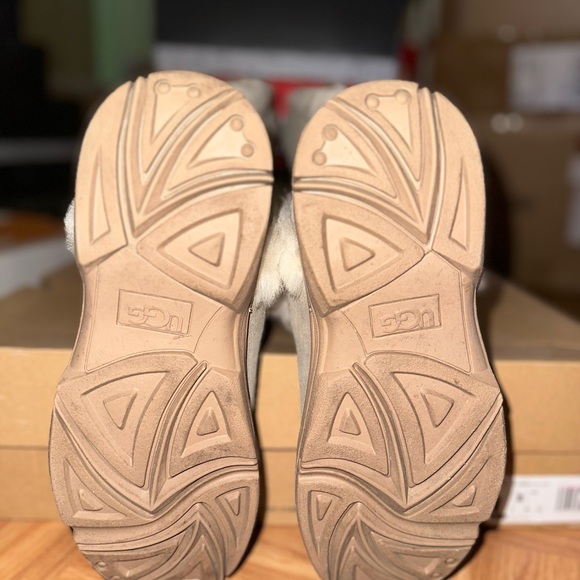 UGG W SUNBURST TALL LOGO
DARK GREEN 1121113 - Picture 3 of 3